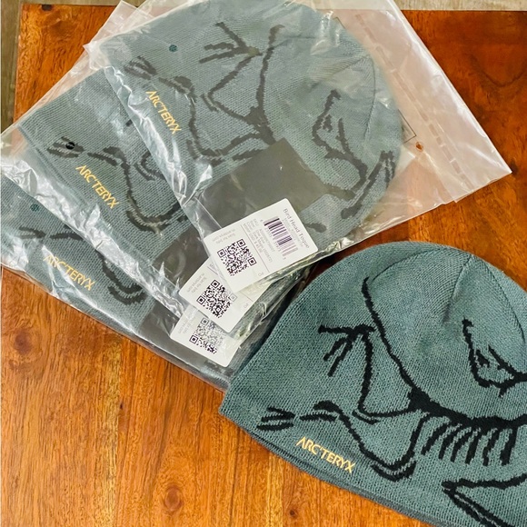 Arc’teryx Bird Head Toque - Dark Magic Online Exclusive Color - Only 2 left! - Picture 9 of 9